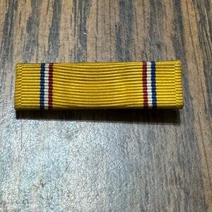 VINTAGE WWII MEDAL BAR PIN